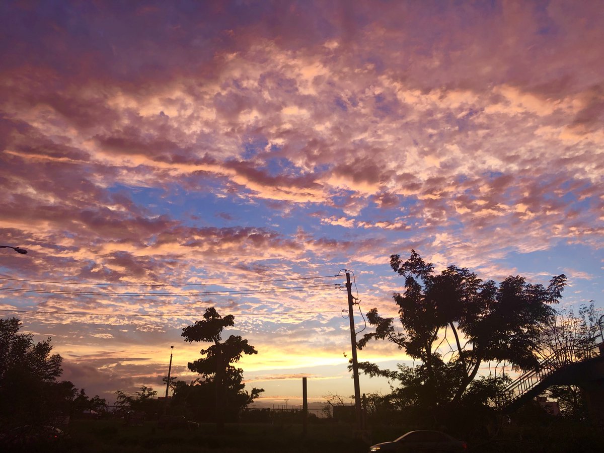 dreamingmix's tweet photo. I wanna join but mine’s suck but oh well i’m all about sky pics 🦋  #VantePictureChallenge https://t.co/XikPD9qBva