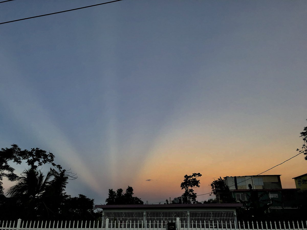 dreamingmix's tweet photo. I wanna join but mine’s suck but oh well i’m all about sky pics 🦋  #VantePictureChallenge https://t.co/XikPD9qBva