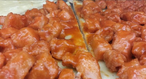 When you are in a pickle between our slice &amp; our buffalo wings, we made the decision easy!!! Tasty Buffalo Chicken Slice...
•
Feeding The Neighborhood Families #Since1953.
🃏