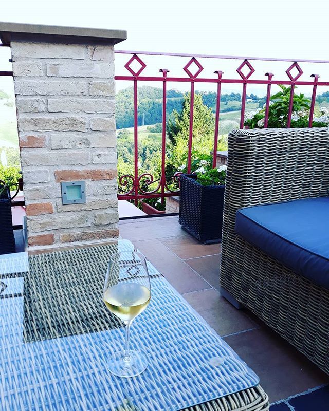basilandlily's tweet photo. Enjoying a delicious glass of #ribona whilst taking in the amazing view at the fabulous @hotelleone Would highly recommend staying here and #lemarche is something pretty darn special #prestwich #italianwine #wineislife #learningaboutwine https://t.co/KABCrdmueV https://t.co/qSQEr2M1hA