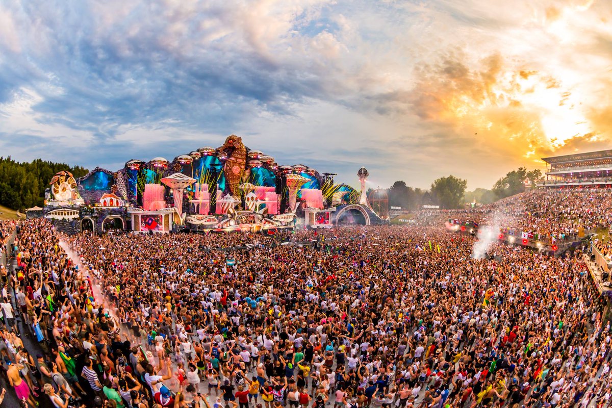 _EDM_FAMILY_'s tweet photo. Unite Forever... #Tomorrowland #EDM #_EDM_FAMILY_ #DJs #djlife #picoftheday #GoodVibes #goodtimes #Twitter #Instagram #Producers #music #Tomorrowland2018 #festival #Belgium #Boom #trap #dubstep #electrohouse #hardstyle #house #techno #party #summer https://t.co/lAz6RWbTyX
