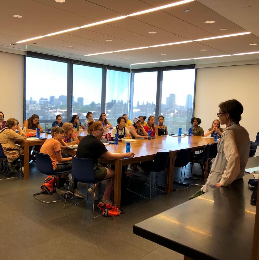 LoganUChicago's tweet photo. Is that the Chicago skyline in the background? Sure is. Reposted from @takeiteasybam on #instagram: "Really amazing to see these kids in action in Chicago. #gbsp2018 #greatbookssummerprogram #nerdcamp #bigideas" https://t.co/rt9tXK6Apr