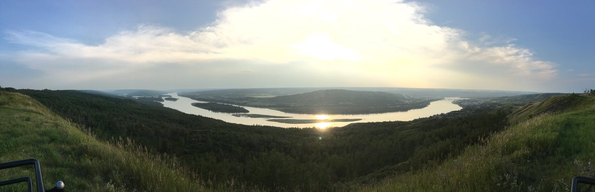 BigCountry931's tweet photo. A day off without an adventure is a day wasted, as far as I’m concerned. This week I visited the beautiful town of Peace River via the Shaftesbury Ferry. The beauty in this part of the world is boundless! #ViewsFromThePeace
- Ken Elrick II https://t.co/s8dLWxUWfn