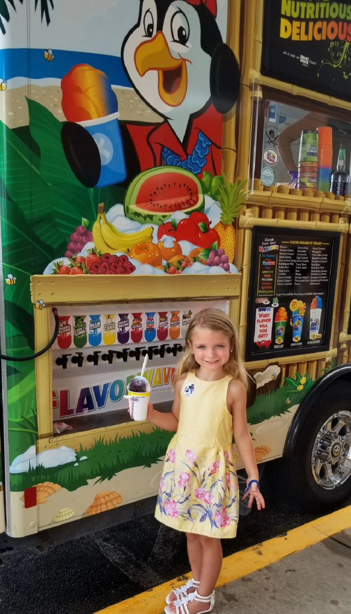 mercure_melissa's tweet photo. "MOMMMMMM KONA ICE IS HERE!!!"❤❤💙💙💚💚💛💛
#back2schoolJam https://t.co/aBp3I5VWTt