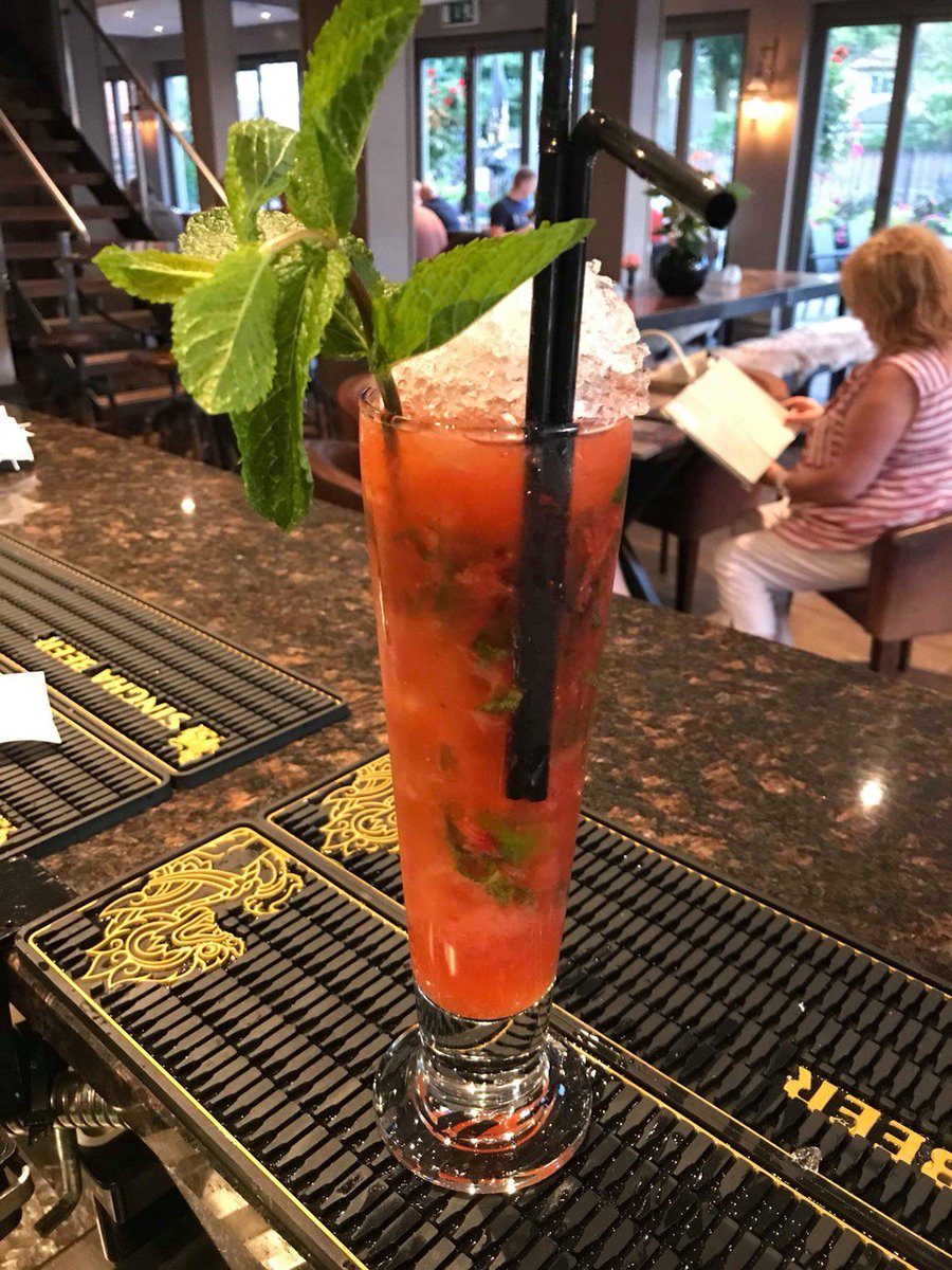 Saturday night - who's out with the girls?

#sandbach #cocktailoclock