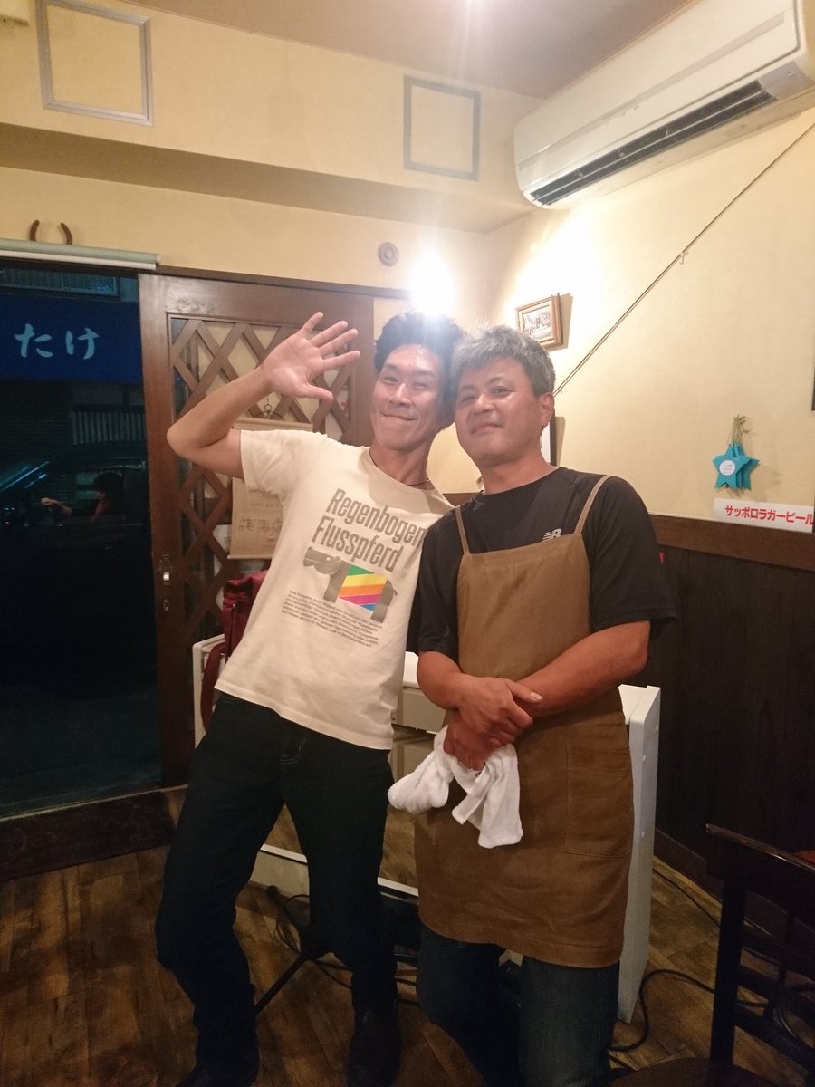 littlewoodshare's tweet photo. 素晴らしいライブでした
一橋学園にこんな楽しい店があったとは
信夫と書いてしのぶさん
演奏が終わる度に幸せ~ってめっちゃ良い笑顔
そうそう!演者さんが幸せだとこちらも幸せなんです
ギターをジャカジャカ弾くとこも良かったな
次は予習してからじっくり聴きますね
#信夫正彦
#ROLLINGBEANS https://t.co/Sv6B9aTeAS