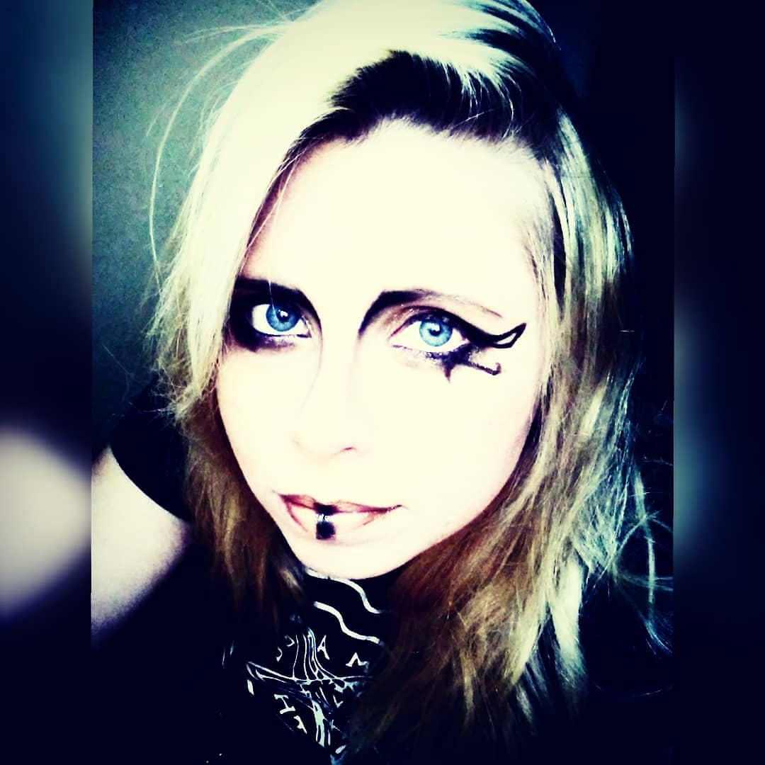 LeeLee9086's tweet photo. Happy Saturday! 🤘🙂🖤 #Stoners #rockers https://t.co/Ek5fcu4lPs