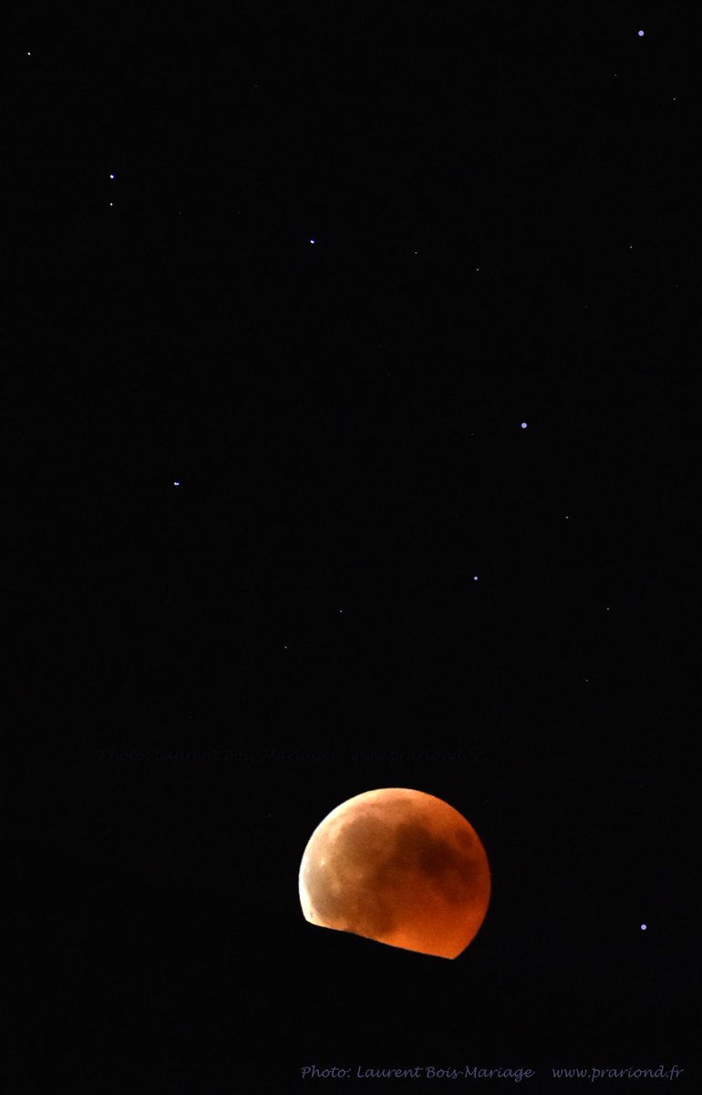 Lever de Lune sur la Gde Aiguille Rousse pendant l’éclipse du 27 juillet.