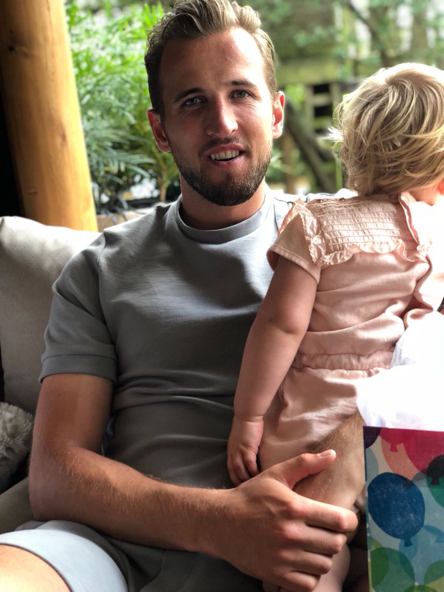 HKane's tweet photo. Thank you all for your kind birthday messages! I’ve had a great day with the family. 🎉🎁🎈 https://t.co/iB72cxysvq