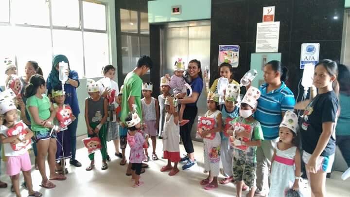 TitasOfElnella's tweet photo. Thank you also to @kytheinc for yet another opportunity..always a great pleasure to be working with your team making a difference in the lives of these sick children. Thank you also to @Jollibee for the pillows, this sure made the children smile.
#RedStringOfFateFoundation https://t.co/sFvVrqG5Ar