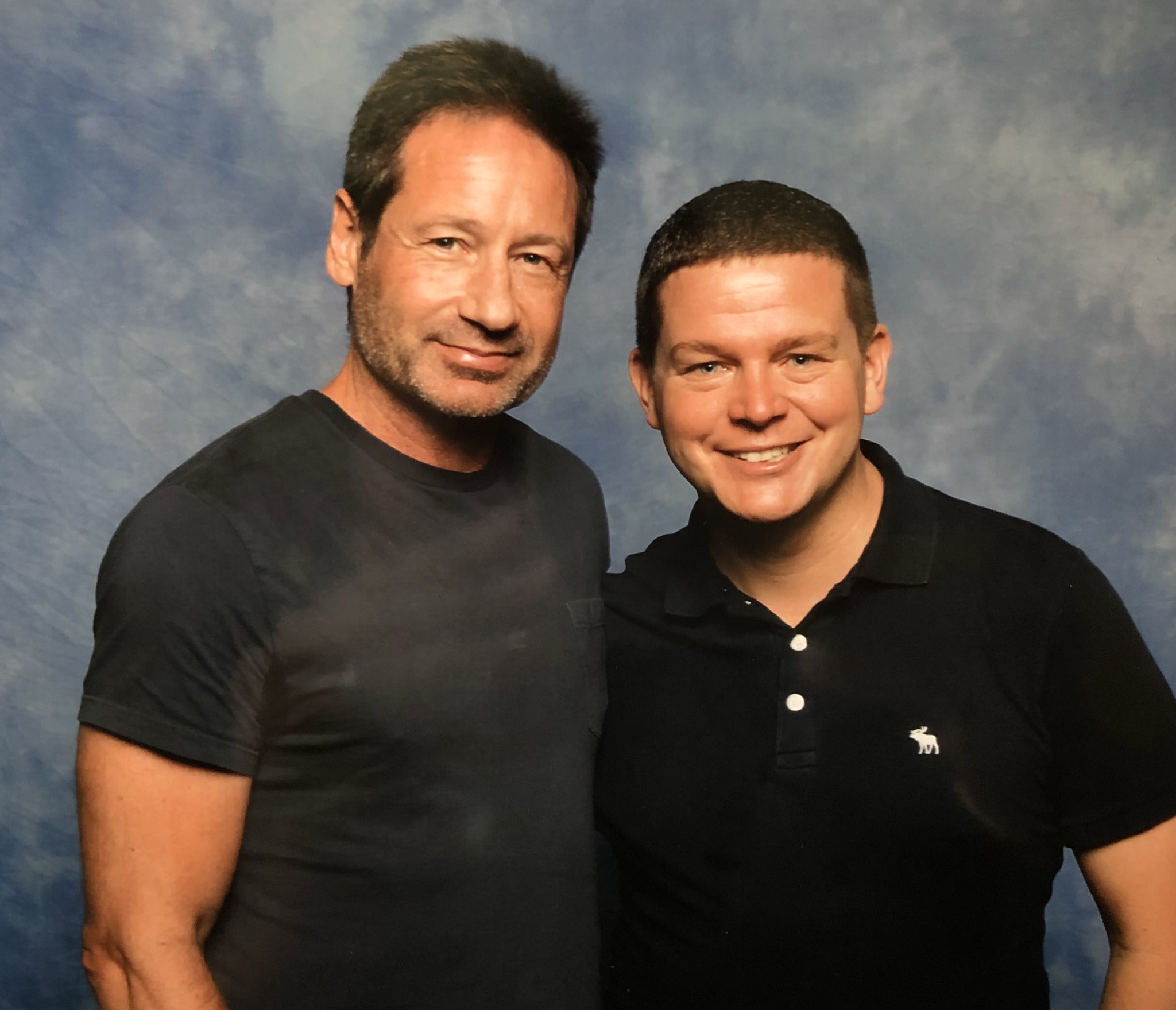 2018/07/28 - David at London Film & Comic Con at Olympia London - Page 2 DjNJtO8W0Ao-IsU