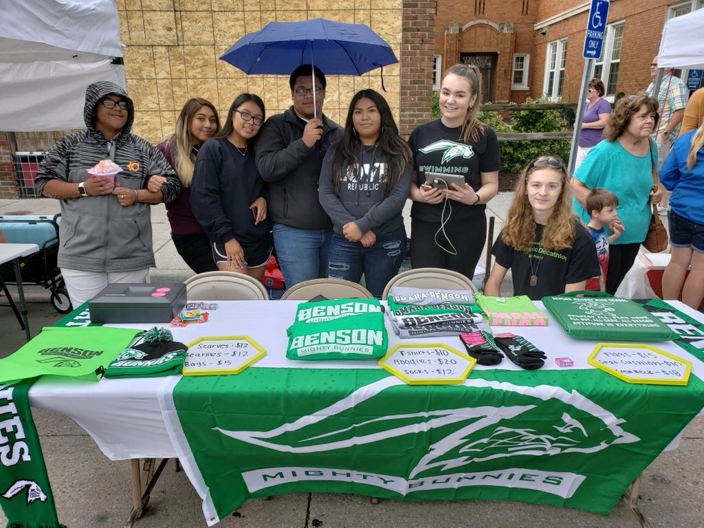 OPS_BensonDECA's tweet photo. Rain or shine, Benson DECA members are here to represent! #BensonDays https://t.co/3kt3MdQJme