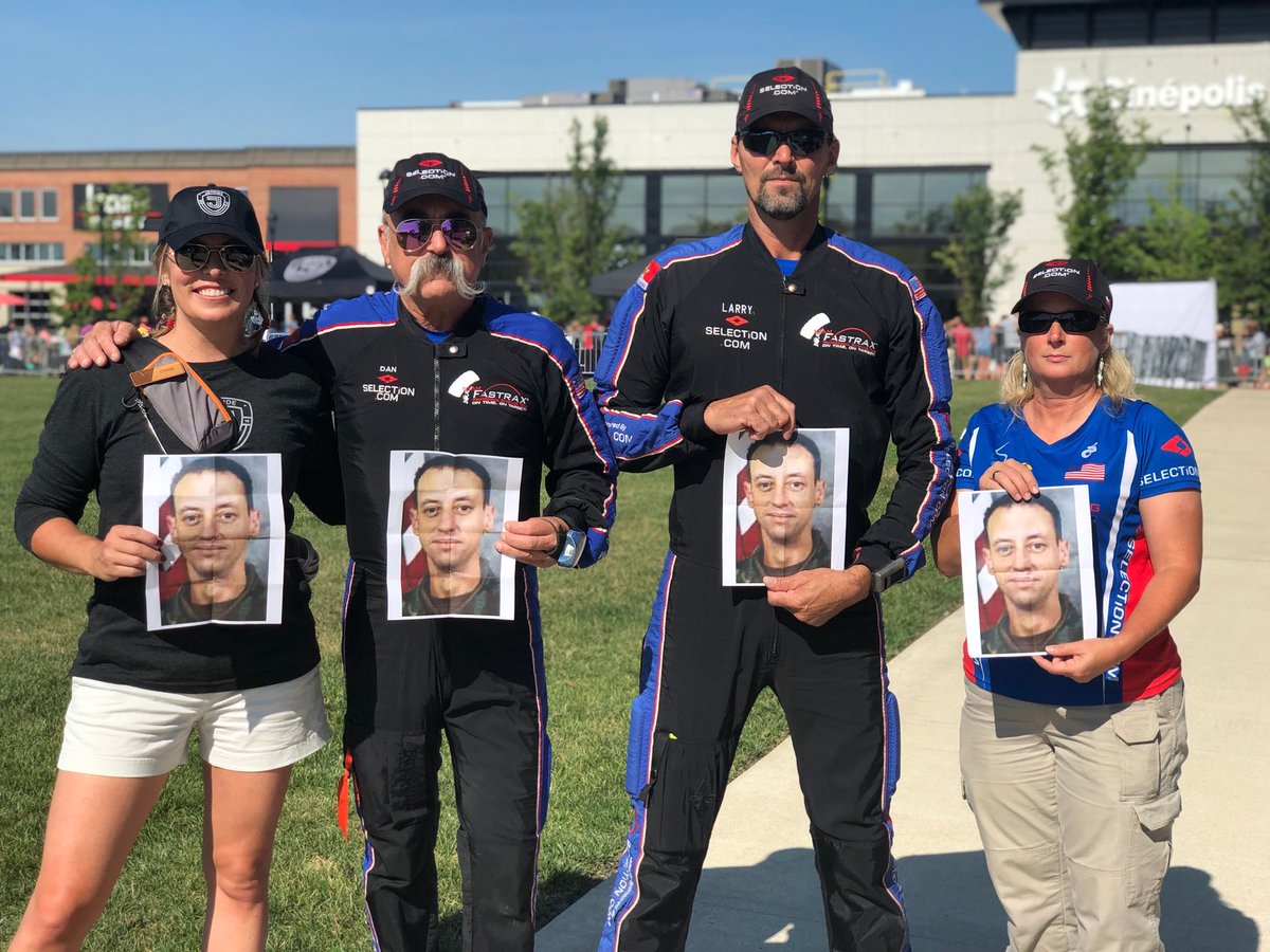 Earlier today at Austin Landing #AmericasSkydivingTeam had an #OnTimeOnTarget performance for <a href="/JoyRideCars/">JoyRide</a> 

Today’s performance was dedicated to Army Specialist William J. Maher III.  Spc Maher died July 28, 2003 Serving During Operation Iraqi Freedom

@employeebgcheck