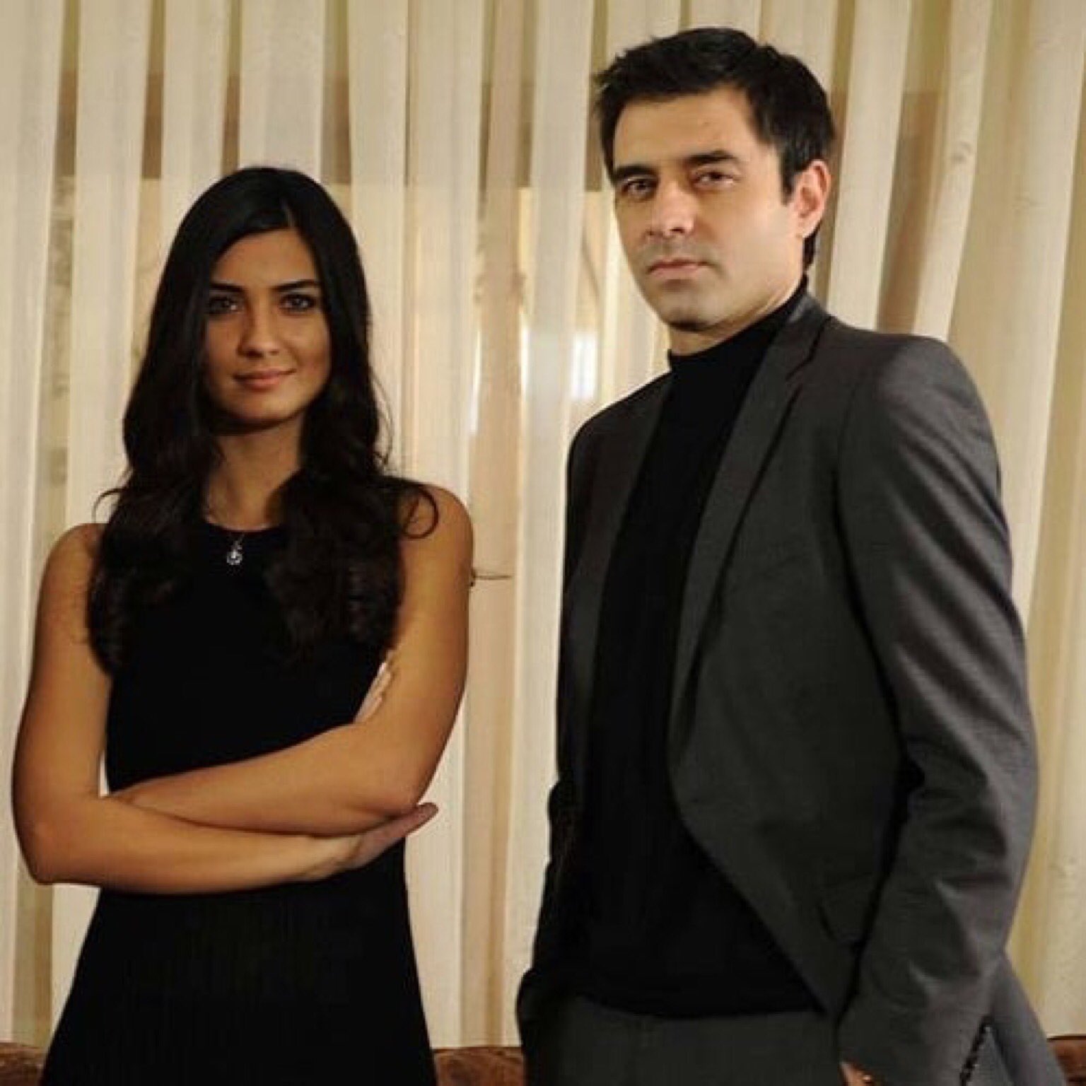 Разбивающая сердца / gönülçelen. Разбивающая сердце турецкий краткое содержание. Туба буйукустун разбивающая сердца. Туба буйукустун разбивающая сердца. Разбивающая сердца / gönülçelen.