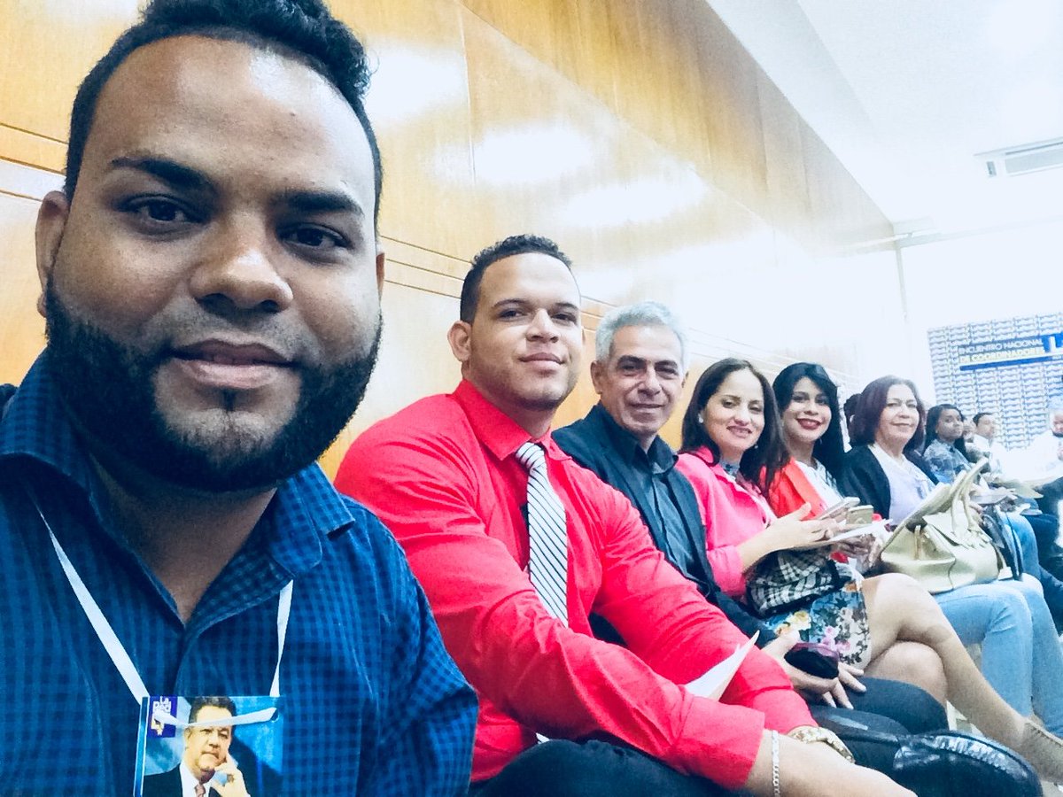 DomingoNez2's tweet photo. La provincia de Santiago activa en el primer encuentro Nacional de coordinadores provinciales y municipales de la #RedLF firmes y decididos de que @LeonelFernandez sea presidente para el el 2020 #EncuentroNacionalRedLF https://t.co/vNcZ4tRMc2