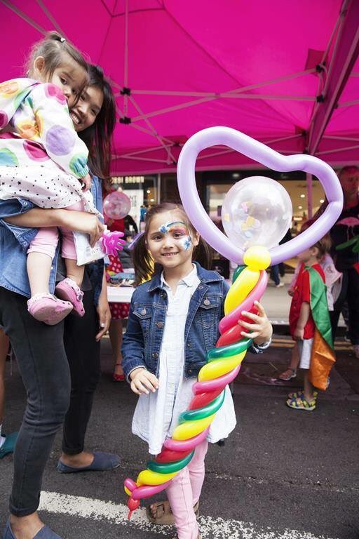 lovewimbledon (@lovewimbledon) on Twitter photo Cheer on <a href="/RideLondon/">Ford RideLondon</a> tomorrow at our street party on #Wimbledon Hill Road! A great view, live music, street food, pop-up bar, face paints, balloon modelling <a href="/Rollapaluza/">Rollapaluza</a> AND gazebos incase the rain falls lovewimbledon.org/whatson/ridelo⦠Cheer on <a href="/RideLondon/">Ford RideLondon</a> tomorrow at our street party on #Wimbledon Hill Road! A great view, live music, street food, pop-up bar, face paints, balloon modelling <a href="/Rollapaluza/">Rollapaluza</a> AND gazebos incase the rain falls lovewimbledon.org/whatson/rideloā¦
