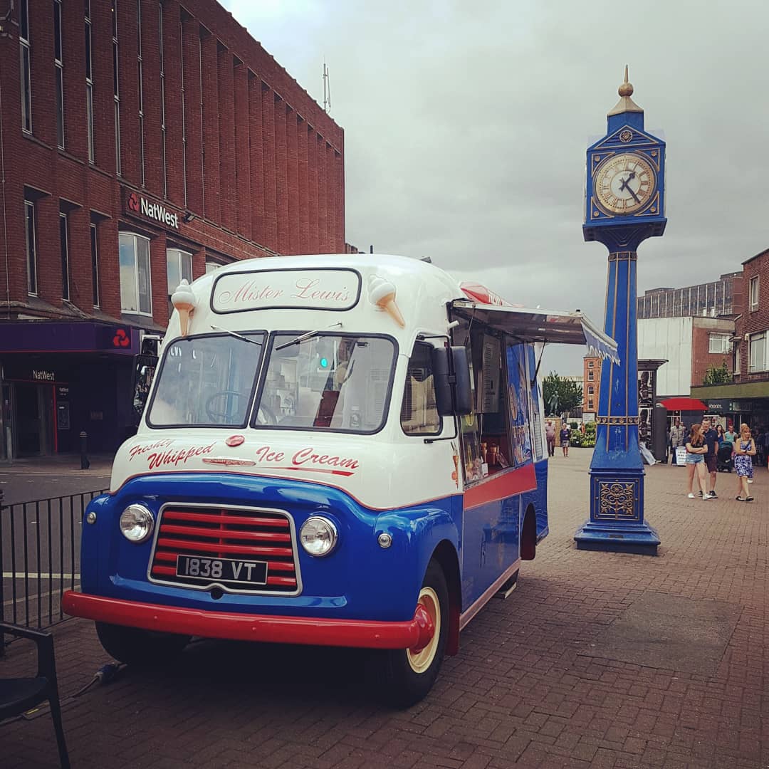 More proof that times are changing... Today we ate #vegan ice cream cones from the ice cream van in Hanley Town centre! 🍦😍 I genuinely never thought I'd see this in #StokeonTrent of all places!
#vegAV
