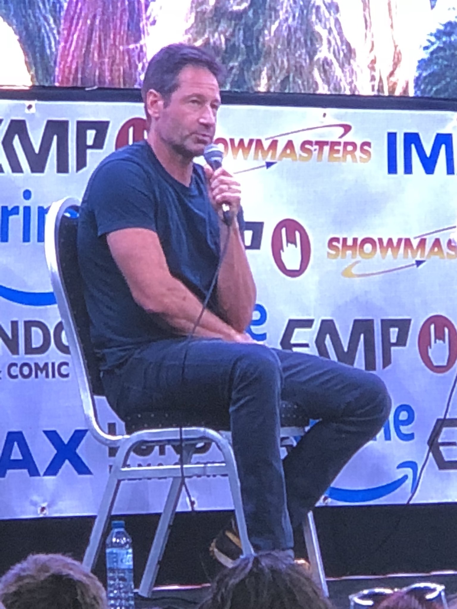 2018/07/28 - David at London Film & Comic Con at Olympia London - Page 2 DjNQpO3WwAAfJER