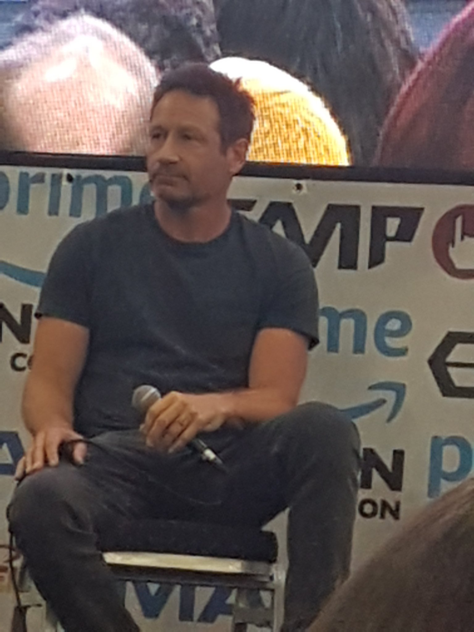 2018/07/28 - David at London Film & Comic Con at Olympia London - Page 2 DjNQuspXoAUNuuH