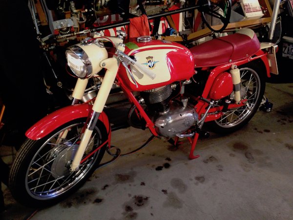 hersch12's tweet image. 350 monza...ducati..cleaning out the garage