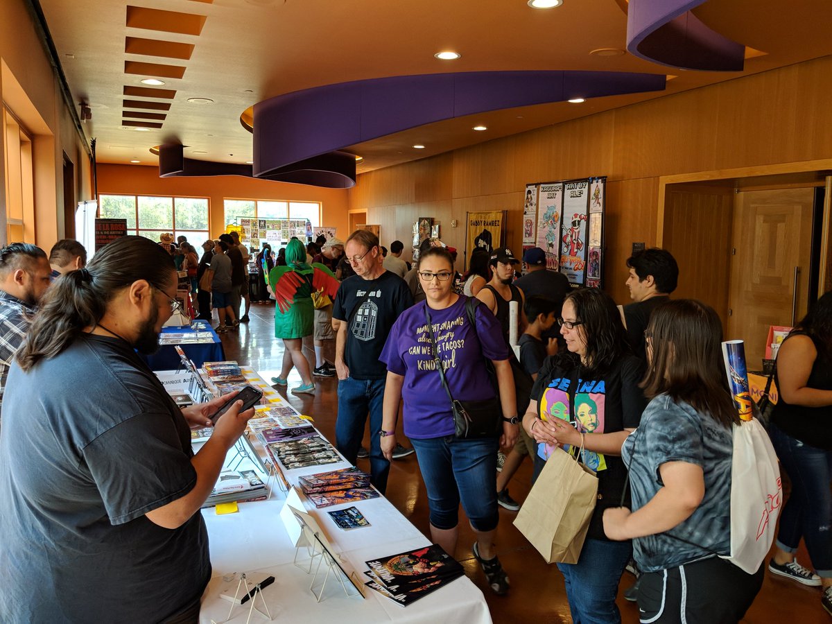 Lots of amazing artists at @TxLatinoComics right now! Come and meet all of us at the Latino Cultural center in Dallas,TX today!

#texaslatinocomicon #dallasart #latinoartist