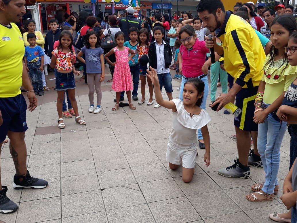 DeporteEc's tweet photo. Juegos recreativos y exhibiciones deportivas forman parte de la Feria Deportiva que se desarrolla en la ciudad de Machala. #DíaDelDeporteEc https://t.co/opVAiJWNho