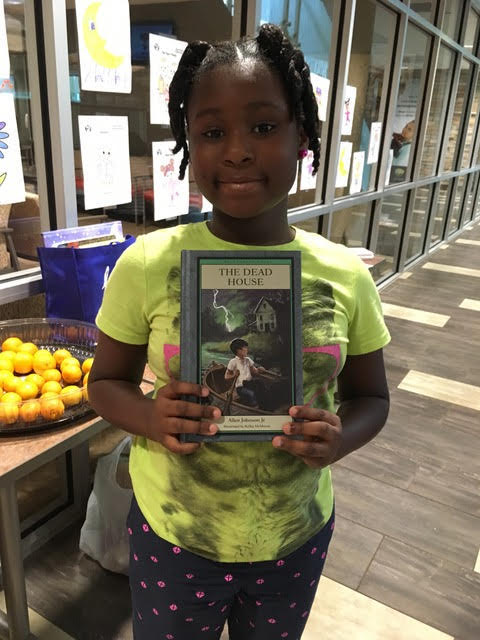 AllenJohnsonJr9's tweet photo. Third grader, Zamaya was excited to receive a copy of “The Dead House” through one of Alabama’s Reach Out and Read summer events at the Jefferson County Health Departments in Midfield. @ReachOutReadAL 

#reachoutandreadalabama #mysterynovels #adventurenovels #southernfiction https://t.co/31hUDWkols