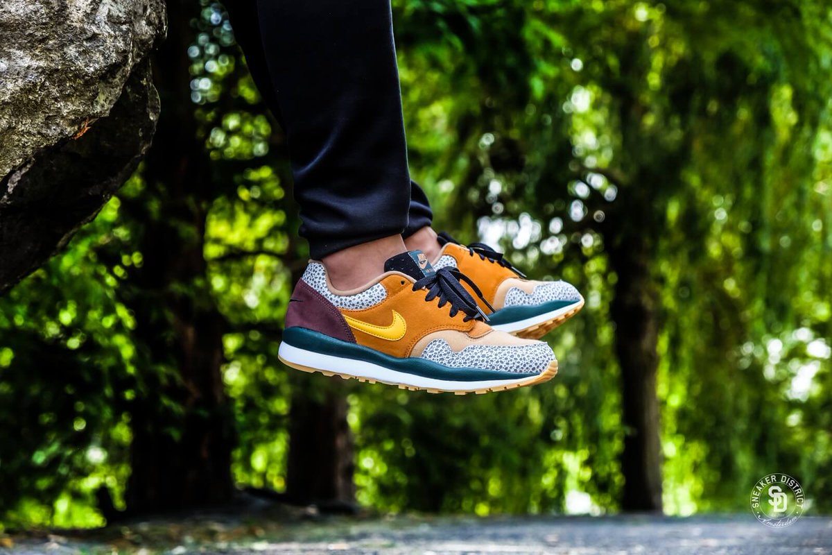 nike air safari se flint grey