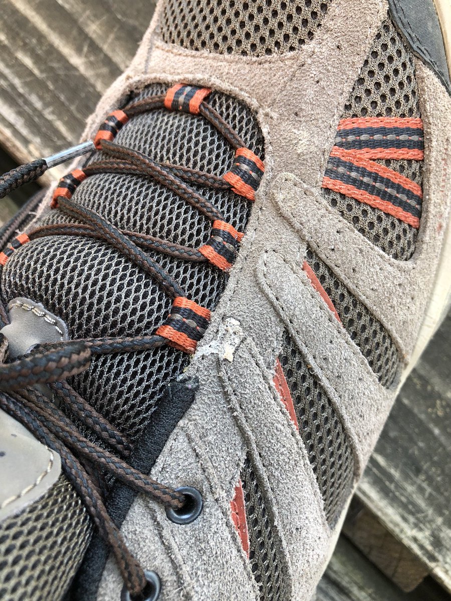 Scanachi's tweet image. Anyone notice something odd about this pic? #TechLite 

@Columbia1938