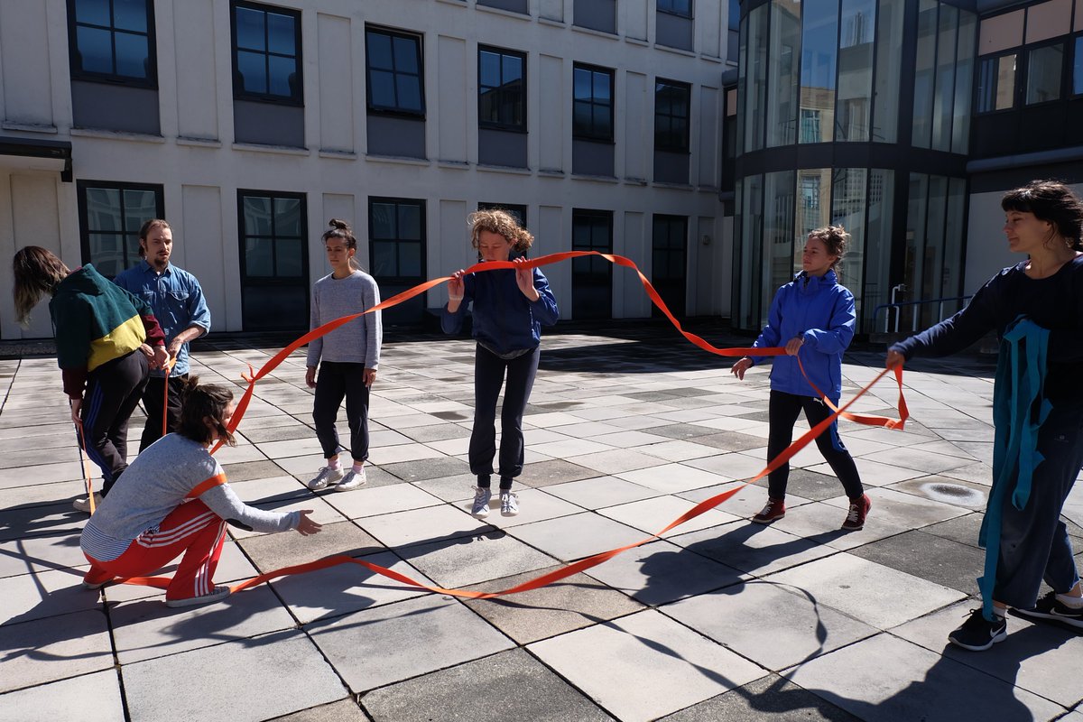 EmJayHu's tweet photo. Thanks to all the dancers who took part in our ideas-testing workshop today! Very glad the weather held out for us - #stringfigures must be lucky...#Figuring @lisamaythomas @drDavidGlowacki @Will_Dickie https://t.co/gYai3hEo0Z