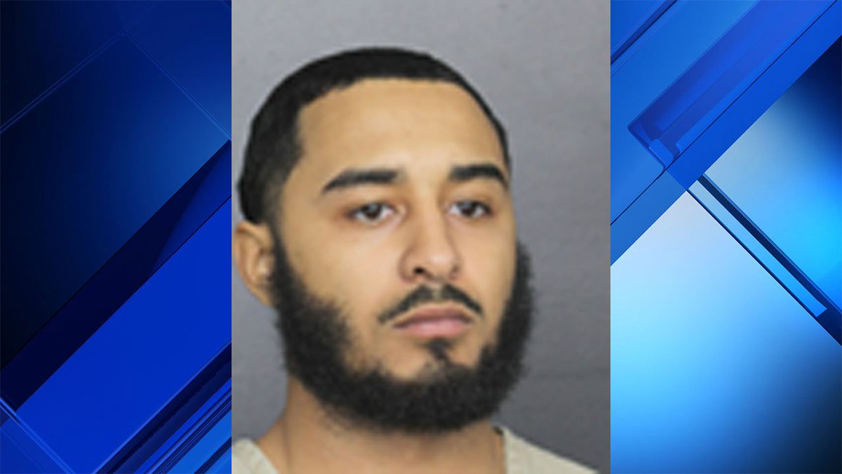 Mother finds 13-year-old daughter having sex with man outside home, police say bit.ly/2mQzcEr https://t.co/MkWF0zqyZH