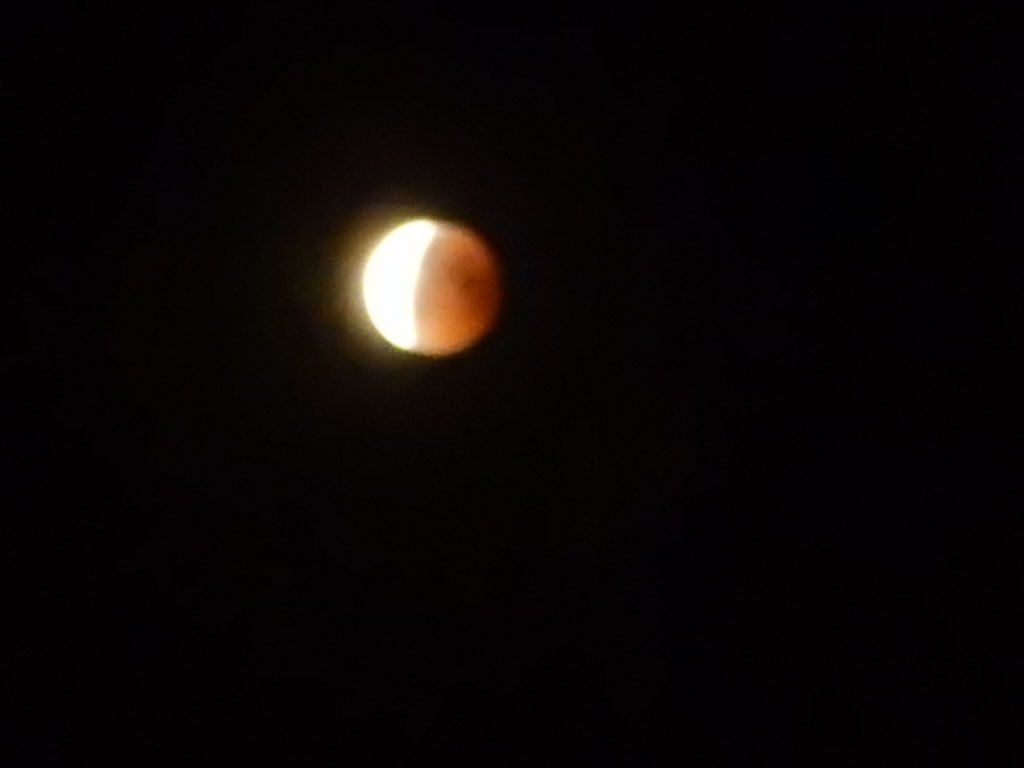 10Strings2017's tweet photo. I don't remember the last time when i was running around apartment and trying find a photo camera )))) Well luckily i did found one...For those people who didn't saw Bloody Moon yesterday. Enjoy!!! #moon #bloodymoon #yesterday #10strings #mooneclipse #romania #romania🇹🇩 #ucranа https://t.co/D6GvxiE5E2