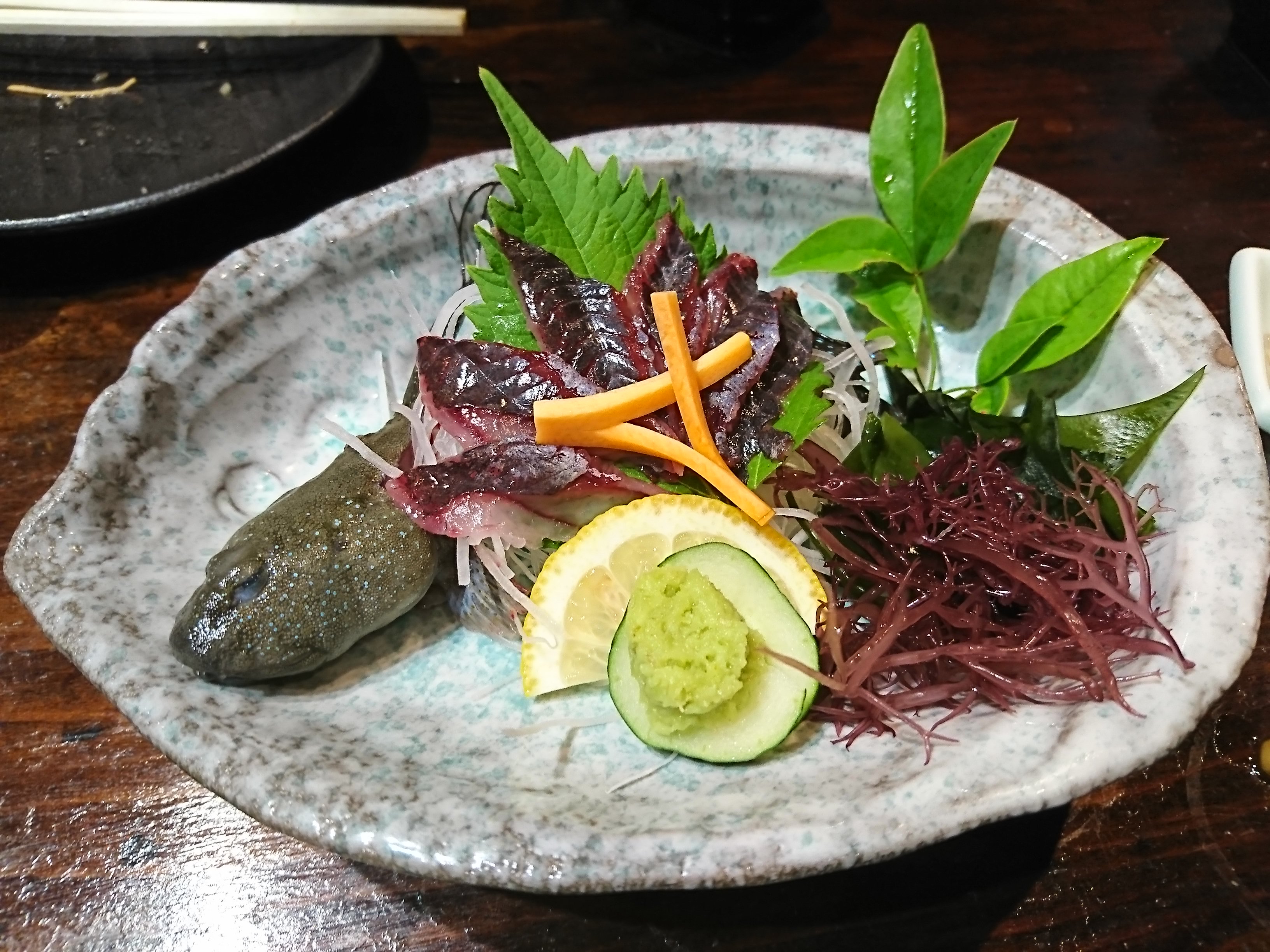 Shia A Twitteren 帰宅 カラオケと居酒屋とラウンジ行ってきた 居酒屋で珍しいものがあったから注文してみた ワラスボの刺身と ムツゴロウの刺身ｗ ちょっと弾力があるってこと以外普通の蛋白な白身魚って感じでみんなリアクションに困ってたｗ T Co