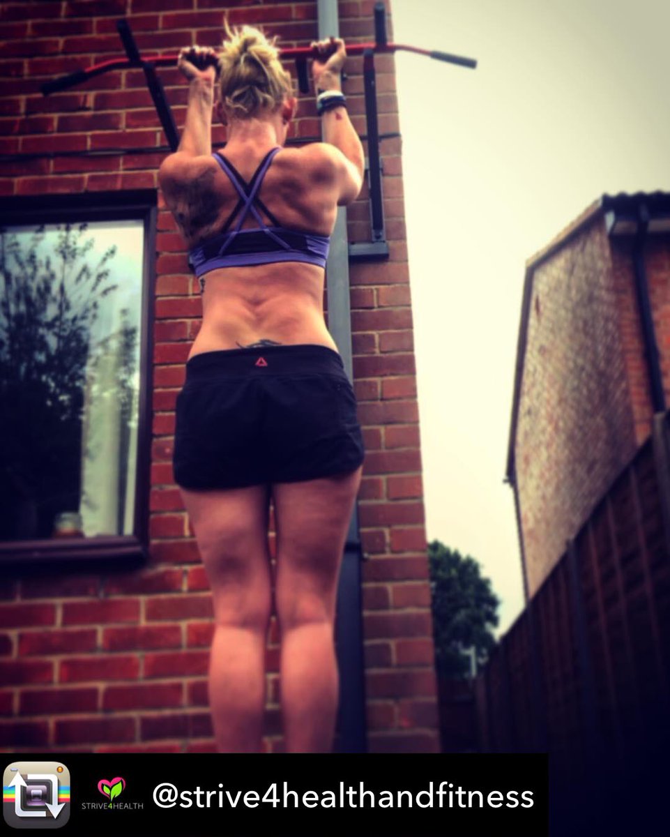 Working on weaknesses! Pull ups and chin ups are super tough, especially with stupidly long arms! Working on negatives will help my strength #fitspo #fitfam #fitspiration #instructor #pullupprogression #negatives #babygotback #musclestriations #muscledefinition #callisthenics