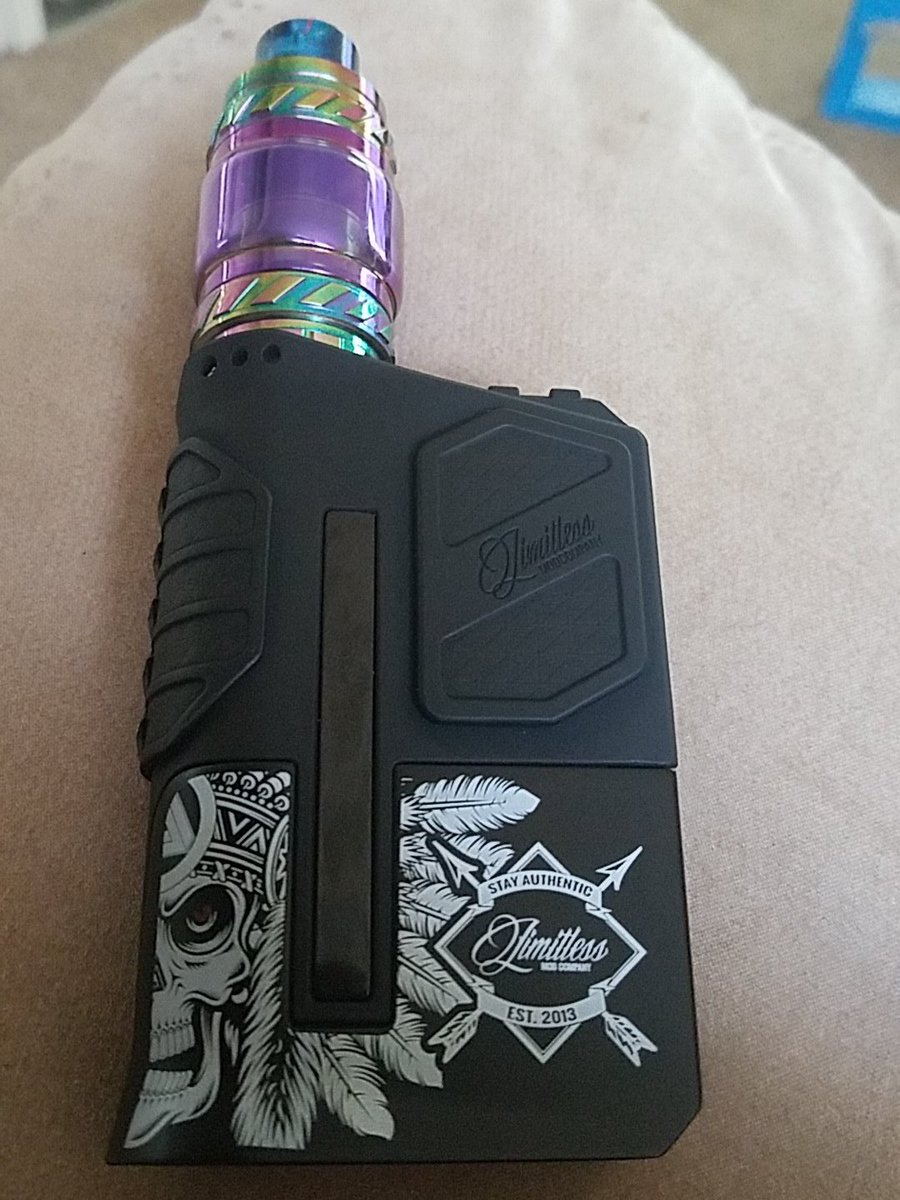 SarahSyanid3's tweet photo. Loving this arms race V2 220W box mod skull cheif by #limitlessmodco, got the #smok v12 cloud beast king https://t.co/oIwStHFLZO