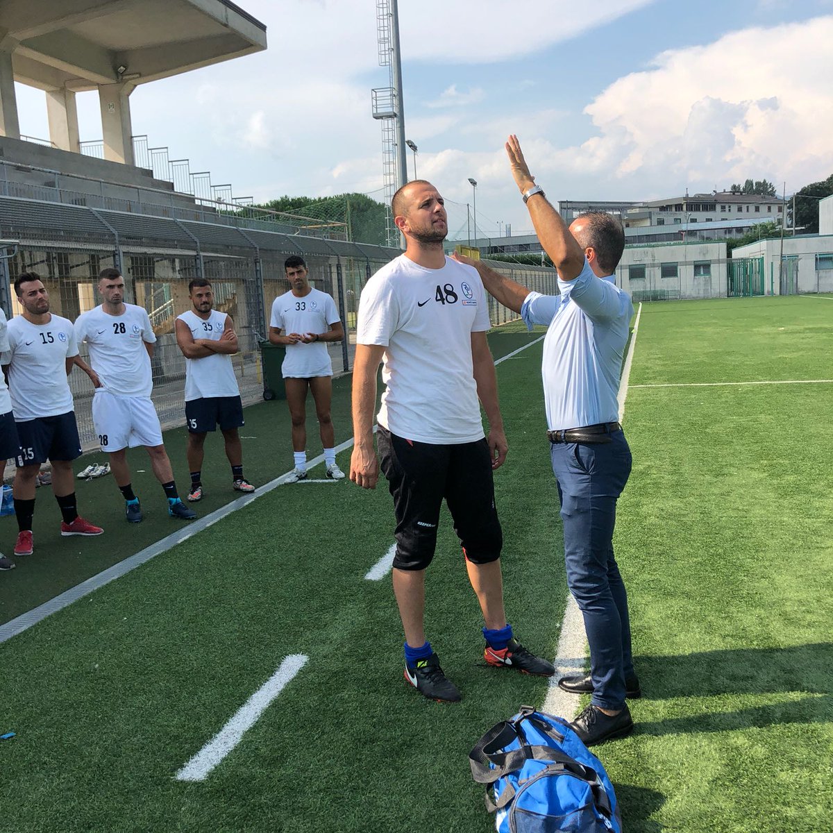 AicEquipe's tweet photo. Giornata di preparazione di Hypno Coaching con gli atleti del’Equipe Campania al ritiro per calciatori svincolati nella sede di Baronissi/Salerno, con Vincenzo D’Amato e Paolo Totaro.
#hypnocoaching
#equipecampania2018
Le foto dell'incontro qui: https://t.co/hlr5SeptTC https://t.co/G6O7q6aqIR