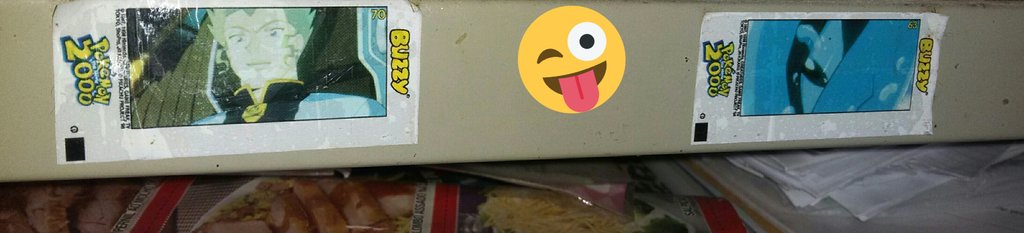 Garushiaah's tweet photo. Estão lá coladas intactas #PokemonRedeTV #PokemonNaRedeTV https://t.co/ErmXQ3ajOU