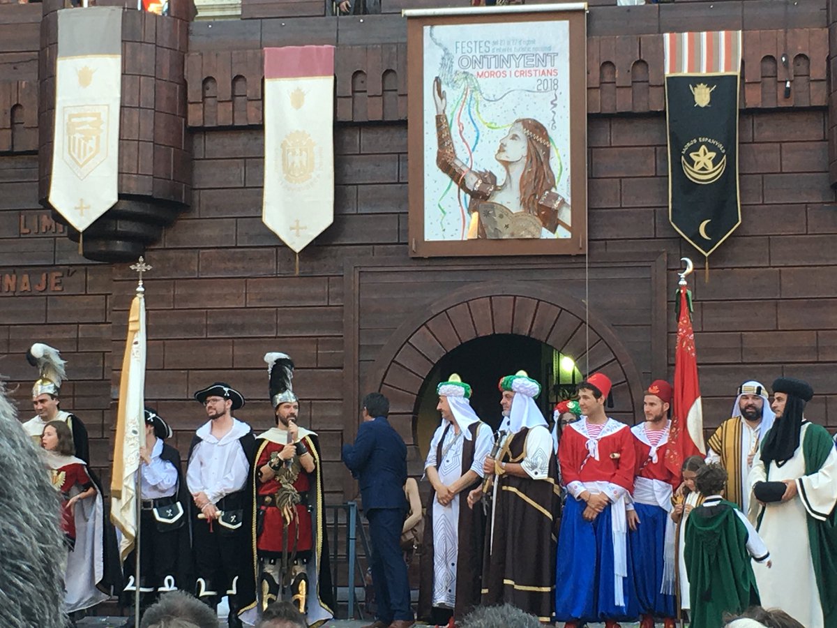 PPOntinyent's tweet photo. Cartell de festes i càrrecs 2018. Per que siguen unes festes que recordareu tota la vida, #damescavallersestenfestes #micOnti18 #ontinyent https://t.co/WDhMKGnzFq