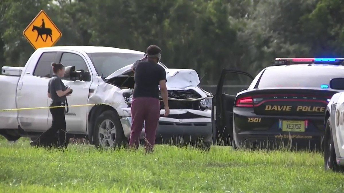 Distracted driver won't face charges after crash that injured 2 horseback riders, police say bit.ly/2K98i3S https://t.co/3vzUxUTuCc