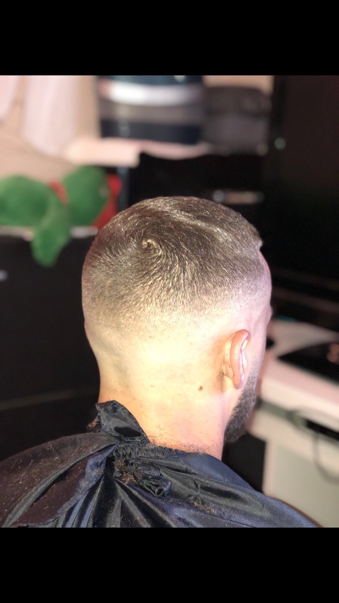 CoiffBarber's tweet photo. La précision du dégradé très important ! #N1 #BC06 #barberlife #coiffeur 💈 https://t.co/3uWIw2Join