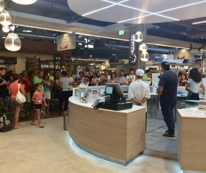 roboqbo's tweet photo. Oggi da @eatalyworld “I frutti antichi del futuro” #Imroboqubed #roboqbo #qbo #fruttachepassione #28luglio #alimentazione #bologna https://t.co/PsCyfgngLO