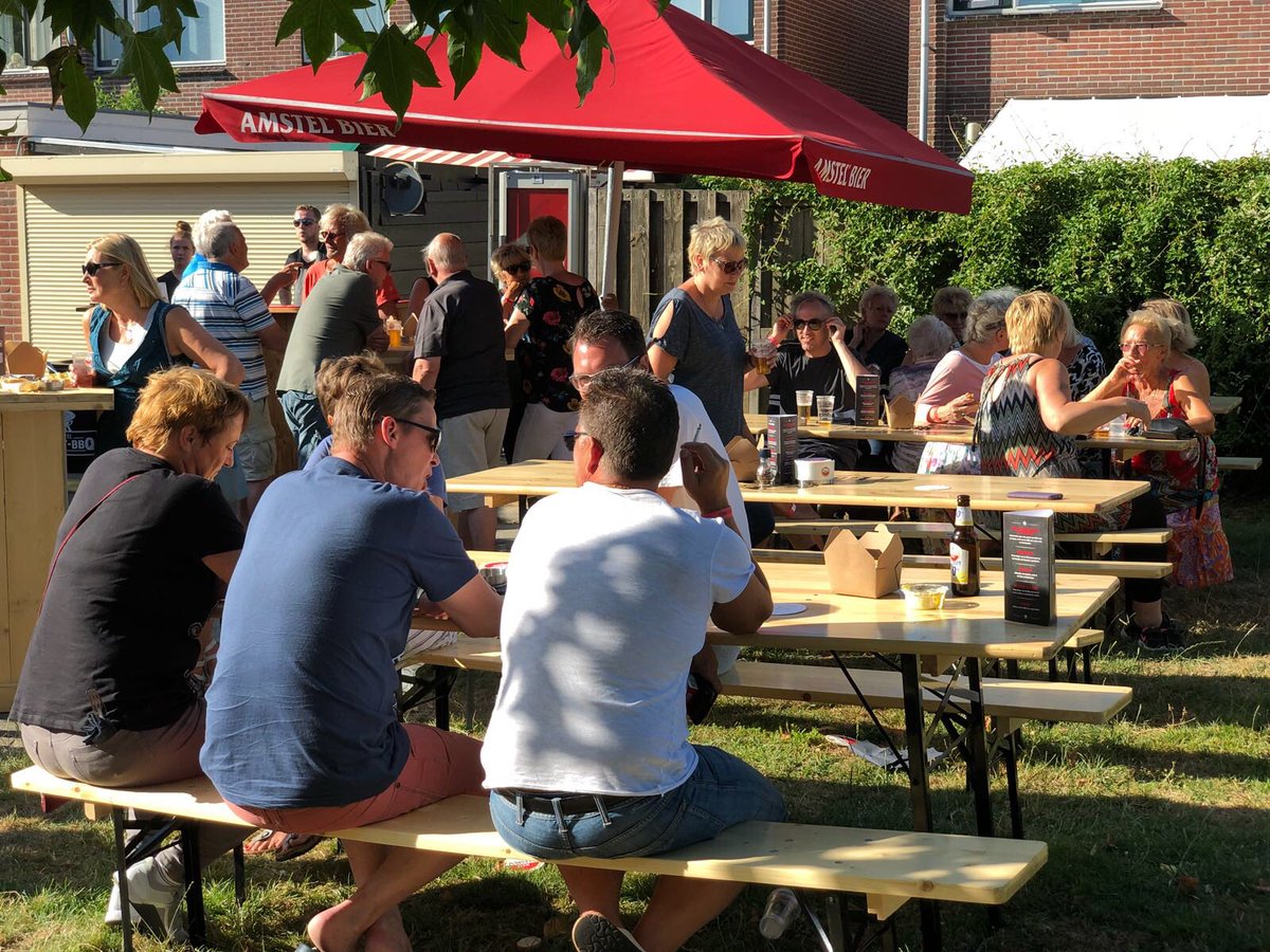 Tribe_Company's tweet image. Weekend betekent tijd voor een nieuwe Amstel Buurt BBQ ! Vanavond staan we in Monnickendam, waar de zon wéér schijnt ☀️ en de buren genieten van een compleet verzorgde bbq 🍻🥩 #buurtbbq