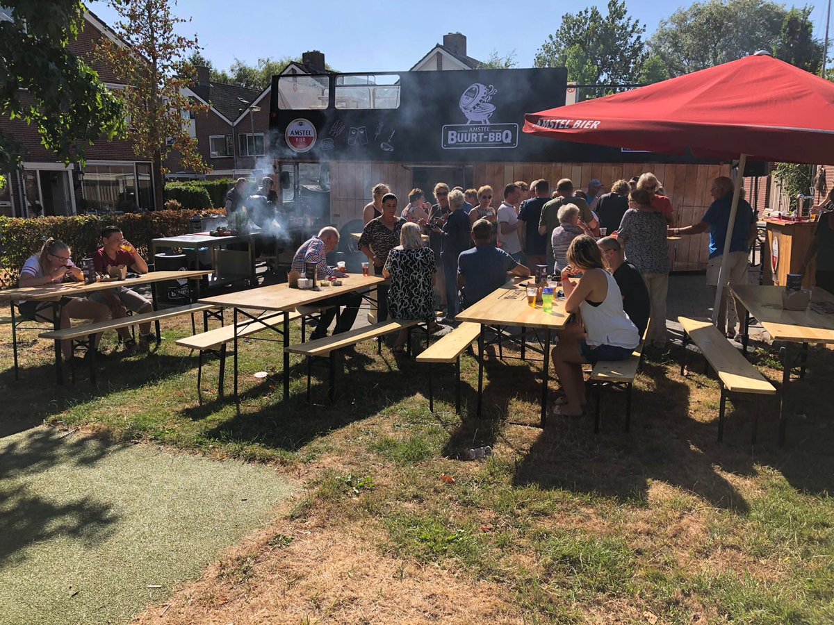 Tribe_Company's tweet image. Weekend betekent tijd voor een nieuwe Amstel Buurt BBQ ! Vanavond staan we in Monnickendam, waar de zon wéér schijnt ☀️ en de buren genieten van een compleet verzorgde bbq 🍻🥩 #buurtbbq