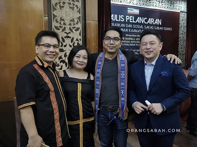 orangsabah's tweet photo. Thank you for having us Yang Berhormat @darellleiking! Maka rasmi lah sudah Persatuan ini Tuan Toisin @tgr_0507 #allforlove #swagsakagsabah #orangsabah #macamdikk #ilovesabah #sabahansinkl #insuranceagent #penampang #yangberhormat #sabahunited #unitedsab⦠https://t.co/gDwVhFmczZ https://t.co/b4JSXJ48Wr