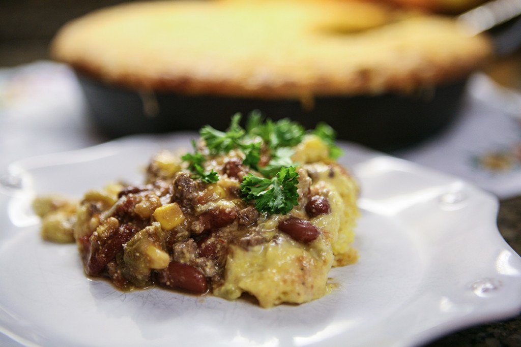 MHolmesFresh's tweet photo. Looking for a recipe to cook tonight but haven't thought of one yet? This one-skillet meal is kid friendly and makes a great weekend meal. It features our Southern classic #TomatoesOkraAndCorn and we know you'll love it! https://t.co/bdDXOkog1G #MargaretHolmes https://t.co/AeLNeRv35B