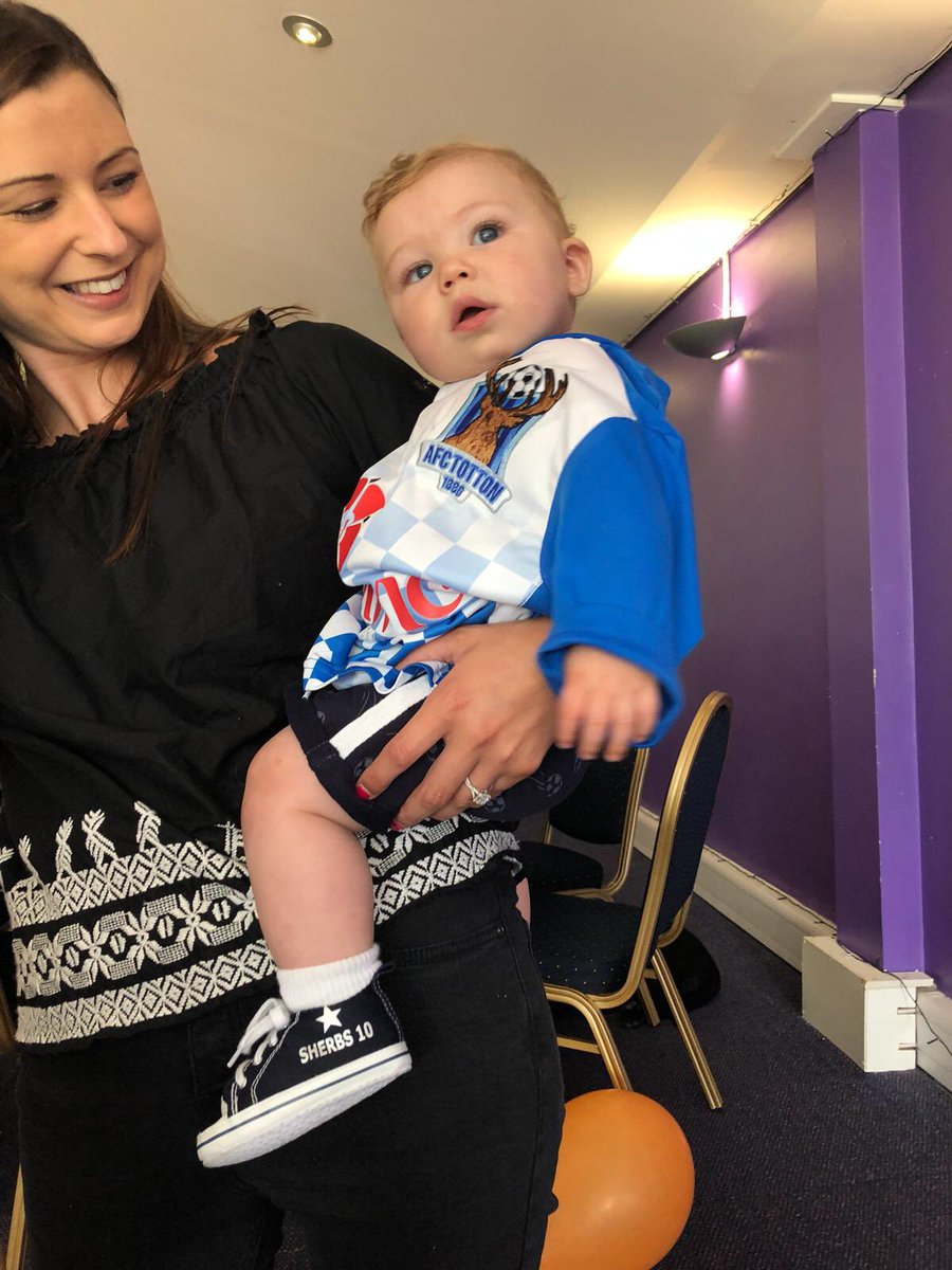 loulangdown's tweet image. End of an era for @AFCTotton Really going to miss Sherbs. 

@Sherbs10 #properplayer #legend #elevenyears 178 goals 

Sorry about the 93mins against a pro side to sign off 😂

Look at those converse 👀💙