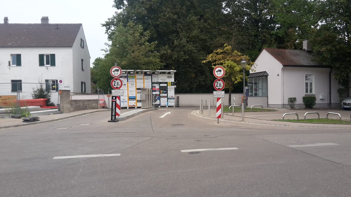 Unser <a href="/TheaterAugsburg/">Staatstheater Augsburg</a> hat seine Spielstätte im martini-Park als Notunterkunft geöffnet (Provinostraße 52). Alle, die ihre Wohnungen verlassen müssen, kommen hier unter. <a href="/augsburg_hilft/">Hilfsorganisationen</a> kümmert sich vor Ort um die Evakuierten <3 #fliegerbombe #augsburg