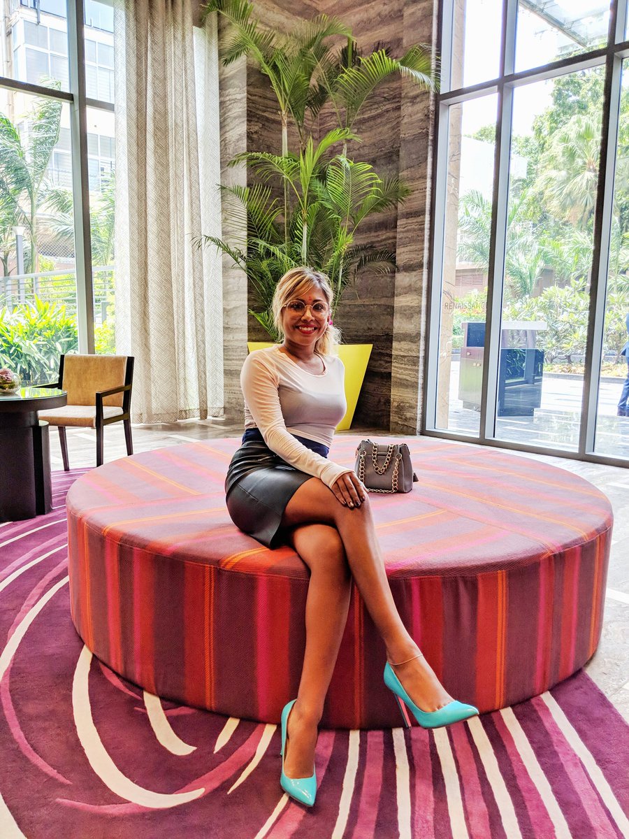 SkinnygirlDee's tweet photo. South India gets it's first @RenHotels that too in #nammabengaluru #Experiencetheunexpected with @renhotelblr that over looks the #BangaloreTurfclub Vibrant colours & distinctive style, every corner oozes warmth & that definitive Renaissance class.#skinnygirldiariez #RenIsIn https://t.co/P7zdYkqPqg