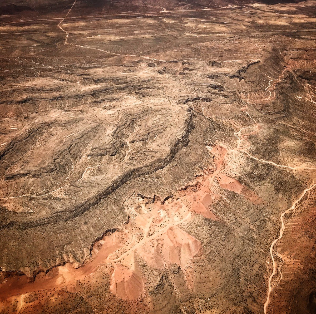 emily_offroad's tweet photo. Another day, another flight. I always marvel at the terrain from above. #thinkinmaps #terrain https://t.co/HGRthBKghK