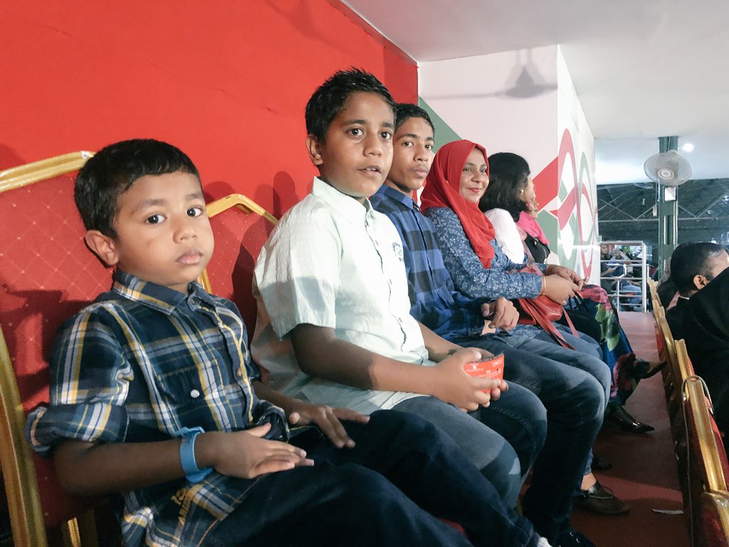 ahmedmubean's tweet photo. #HevikamaaiKulhivaru | Independence Day #Maldives🇲🇻 #Minivan53  #IndependenceDay2018 https://t.co/ZcTWtfW6u6